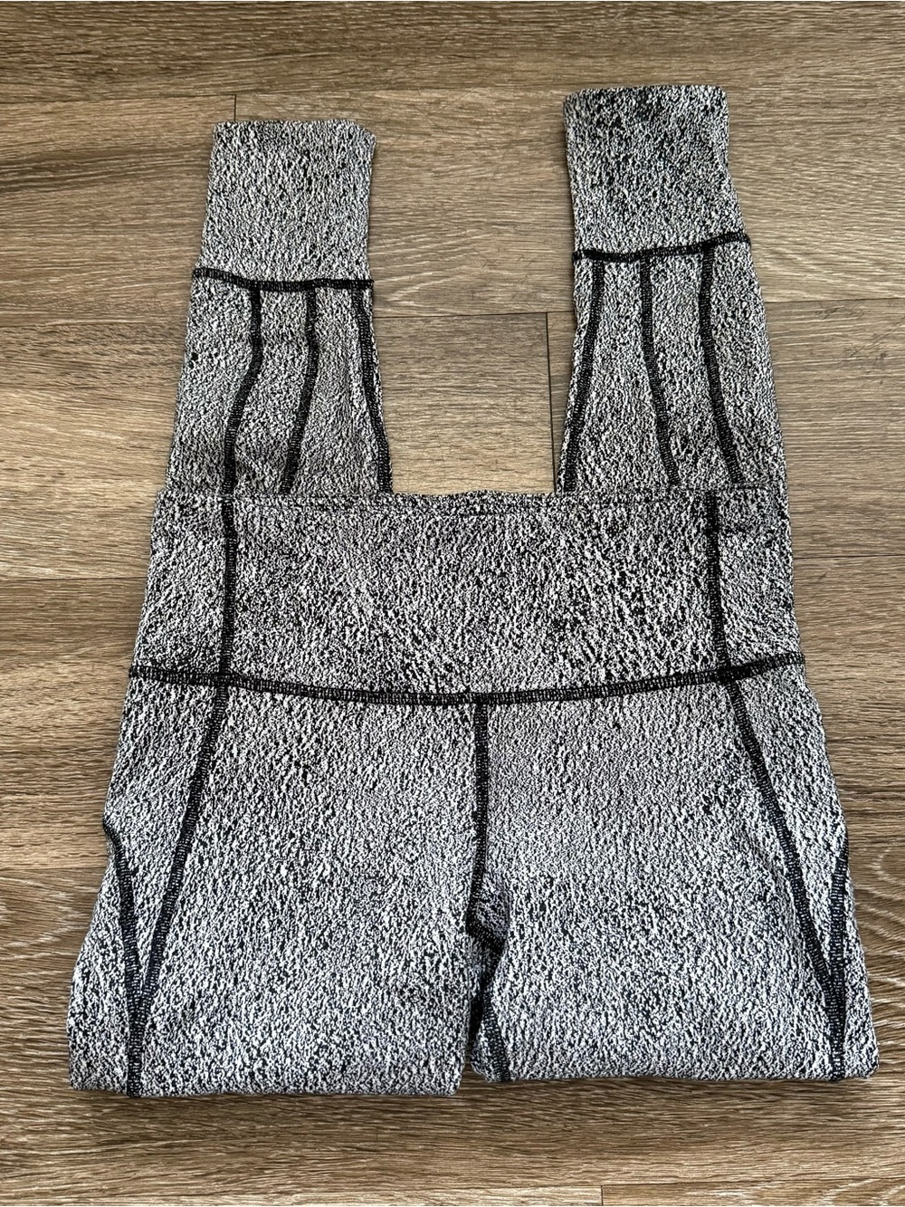 Lululemon Wunder Under Black and White Leggings 25"